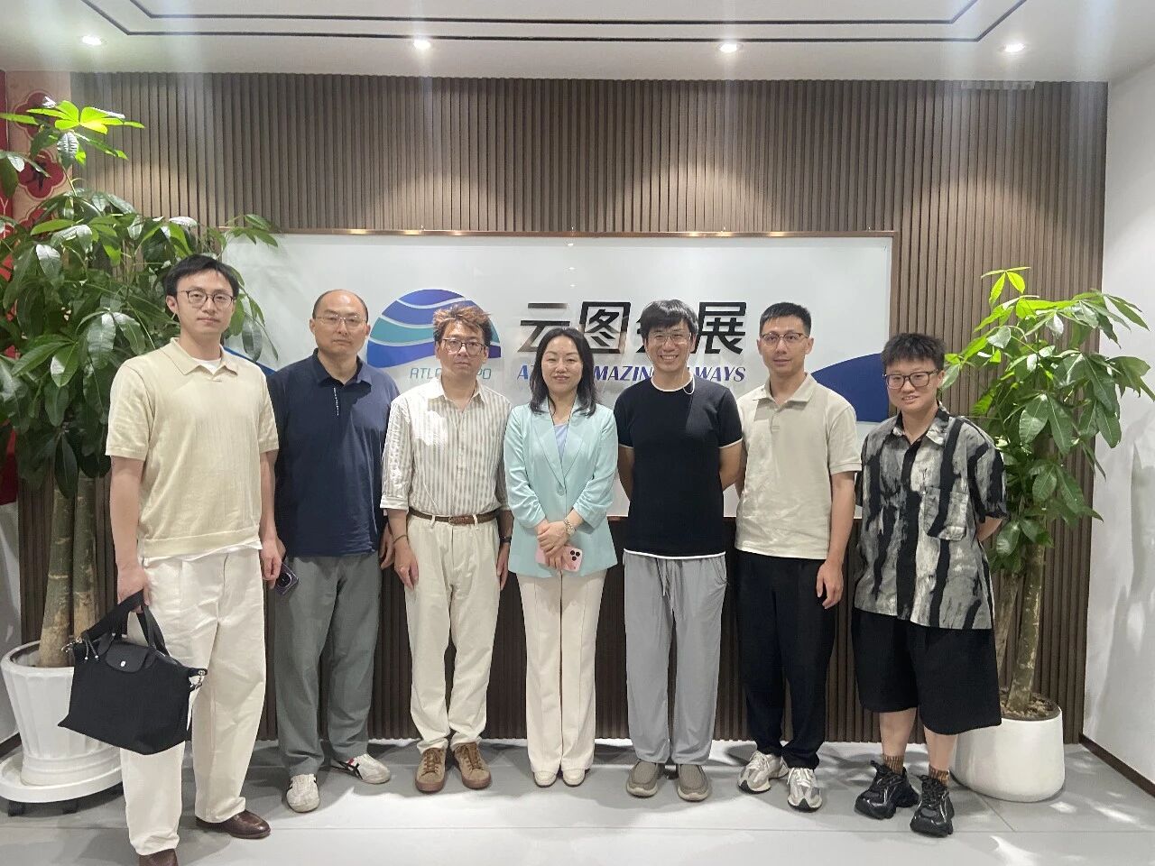<b>杭州市商务局会展处处长邵玲玲一行来访云图</b>